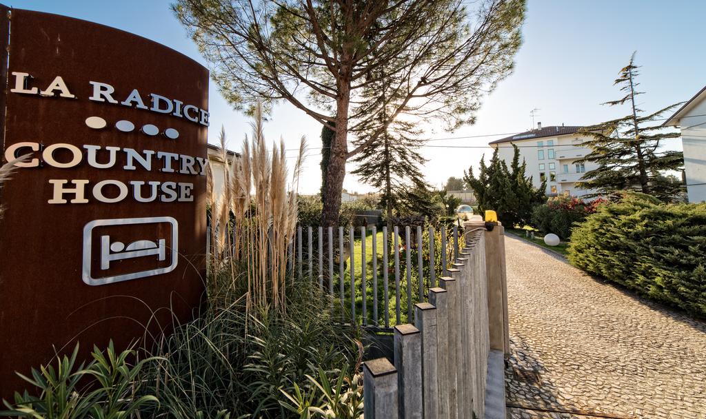 צ'יביטאנובה מארקה Hotel Country House La Radice מראה חיצוני תמונה