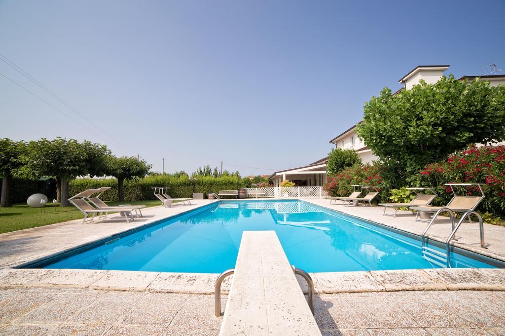 צ'יביטאנובה מארקה Hotel Country House La Radice מראה חיצוני תמונה